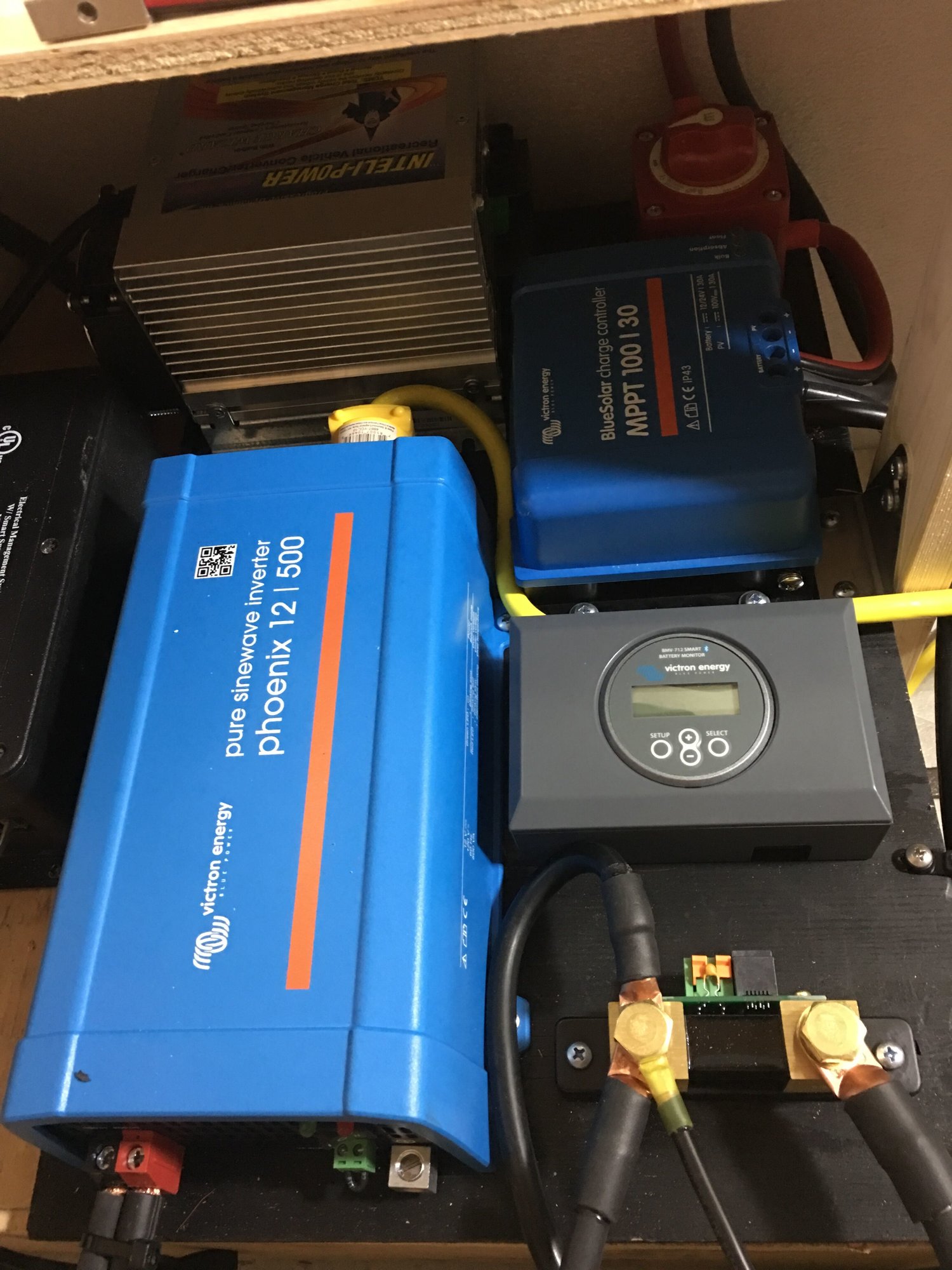 500W inverter, Battery Monitor, Charge Controller and Charger